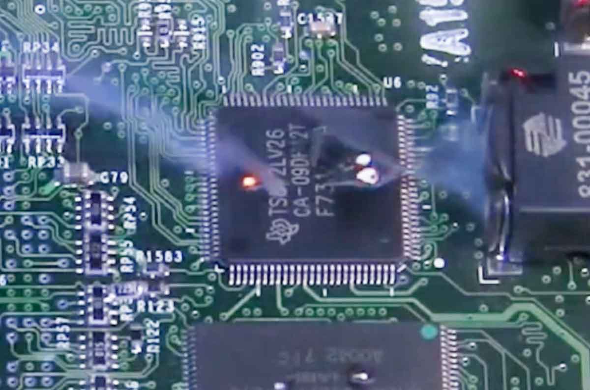 PCB的弱电与混合压合PCB的优势，真空贴膜机维修故障排除  第1张