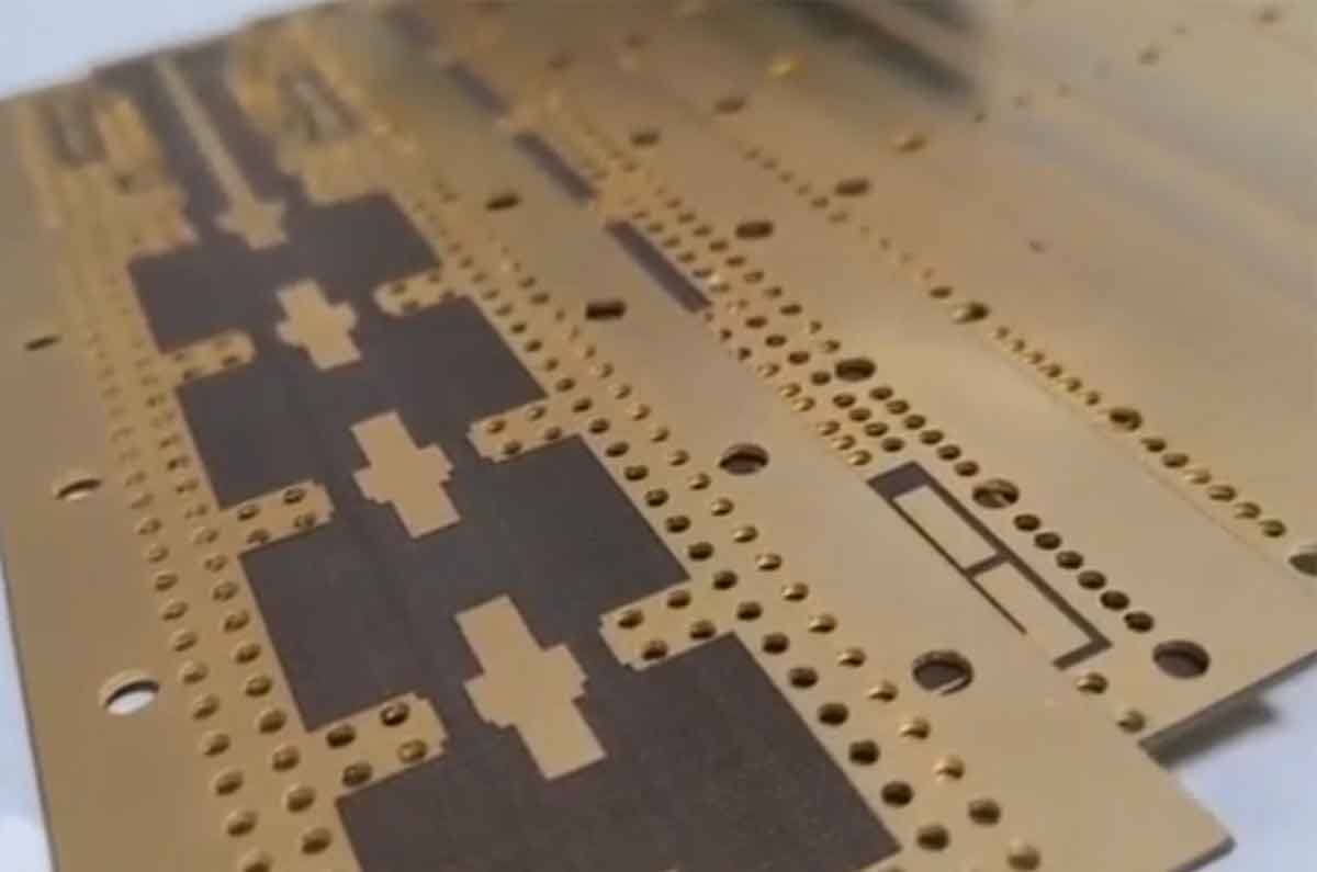 PCB高频板：无线通信、雷达系统与卫星通信的核心基石，真空贴膜技术  第1张