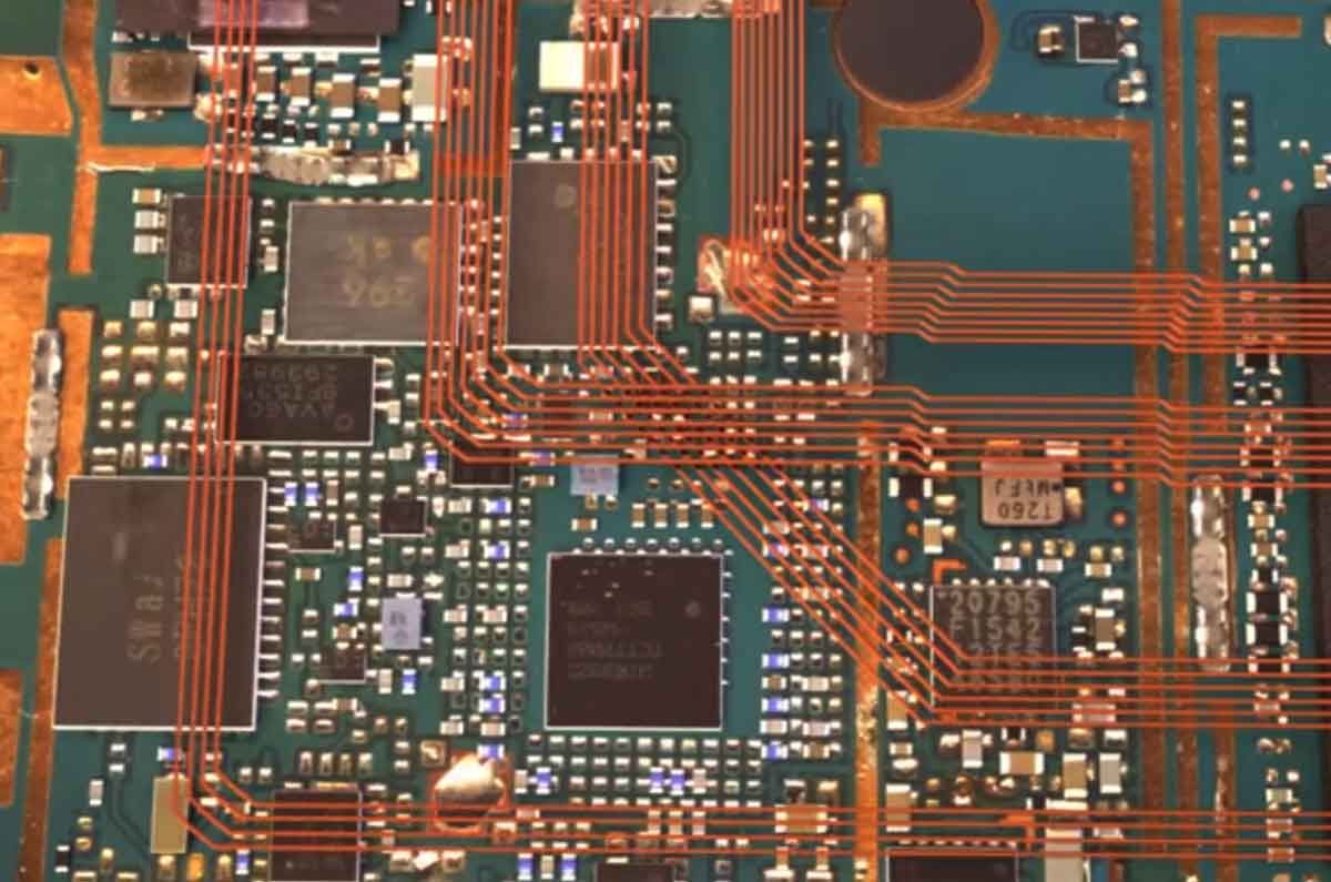 PCB在电子设备中的优势：从高效生产到可靠性的全面解析，真空贴膜技术  第1张