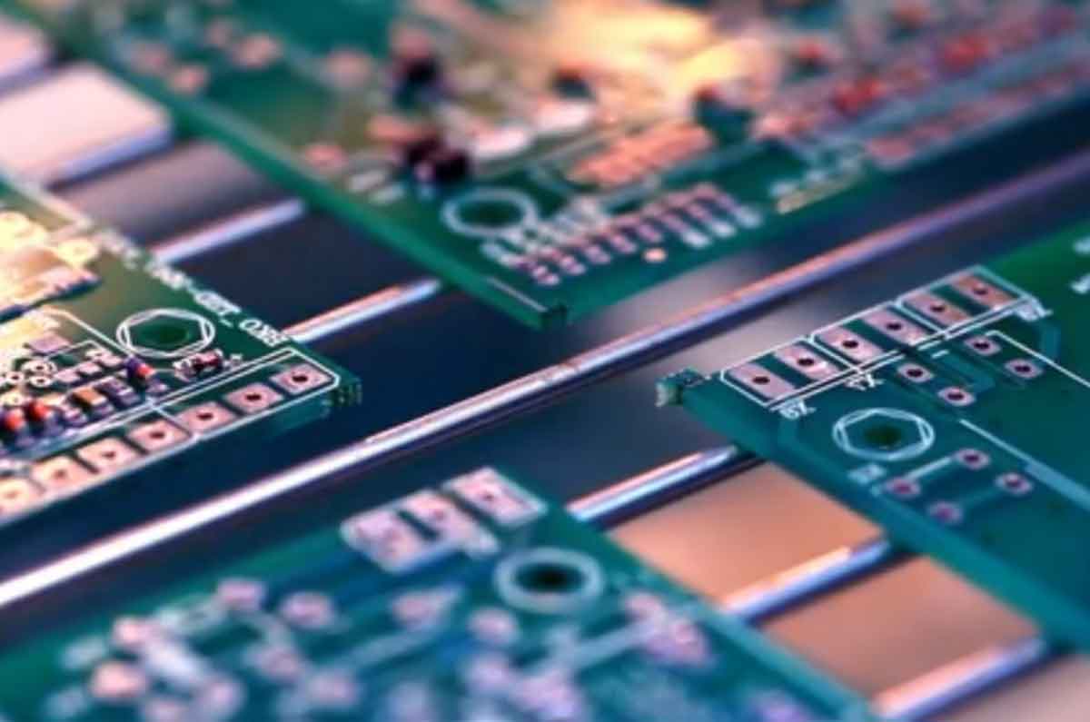 全自动和半自动两种PCB贴膜设备有哪些区别？  第1张