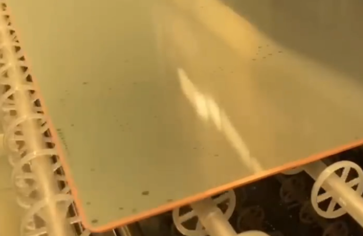提升生产效率的秘密武器：深入探析线路板智能贴膜系统  第1张